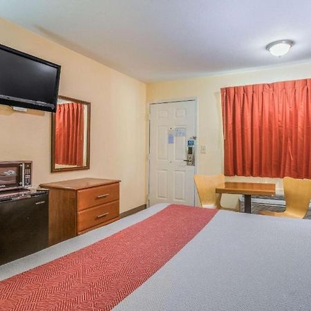 Rodeway Inn & Suites Macon Exteriér fotografie