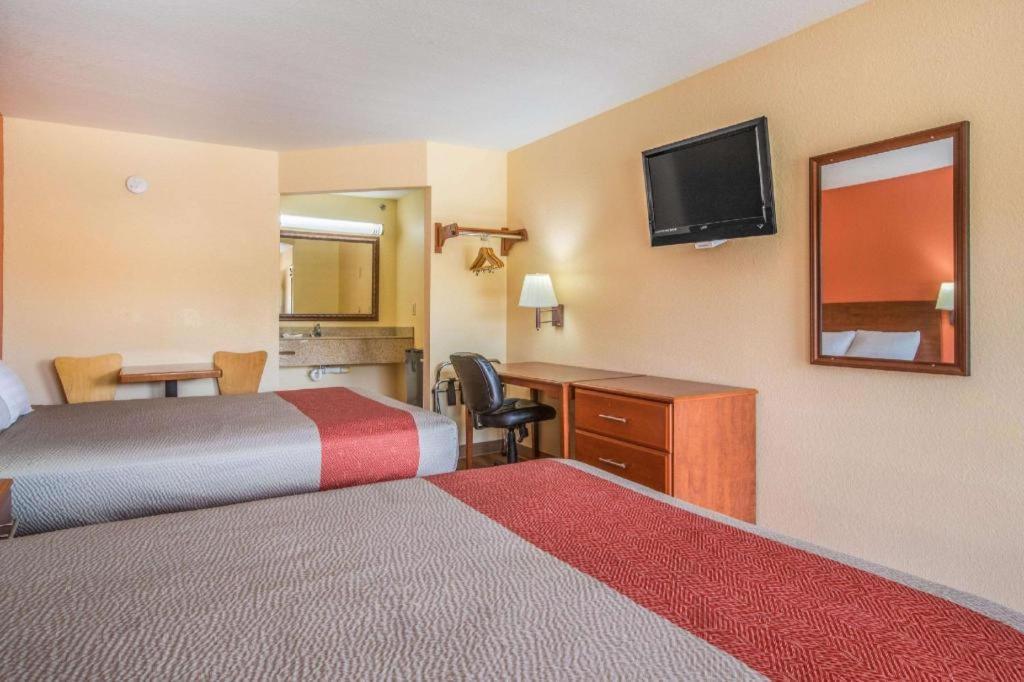 Rodeway Inn & Suites Macon Exteriér fotografie