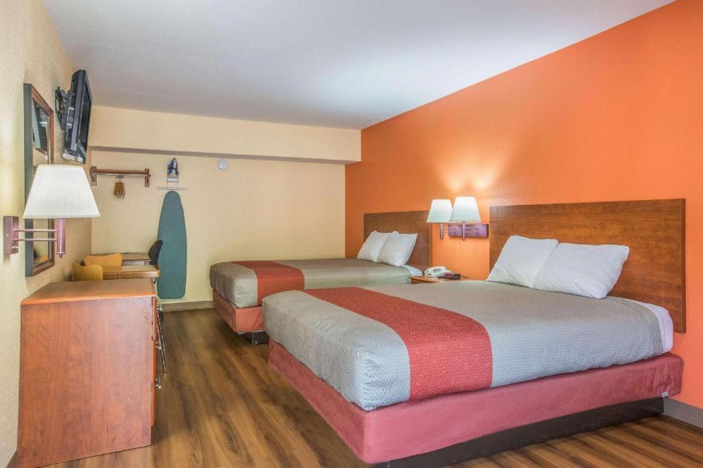 Rodeway Inn & Suites Macon Exteriér fotografie