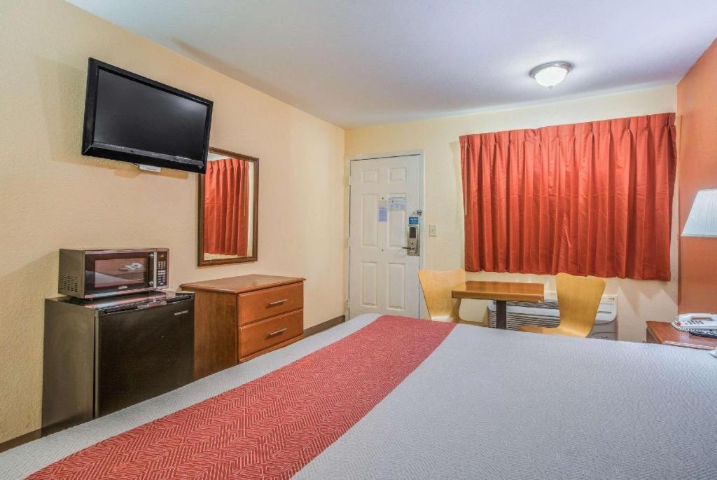 Rodeway Inn & Suites Macon Exteriér fotografie