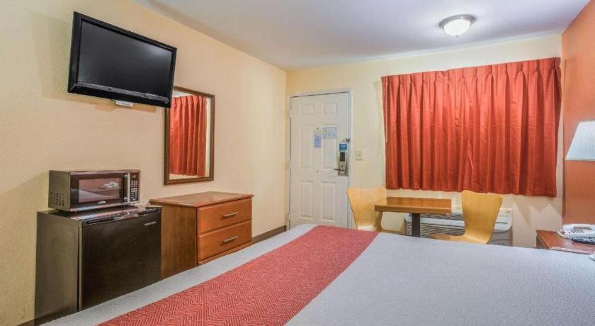 Rodeway Inn & Suites Macon Exteriér fotografie