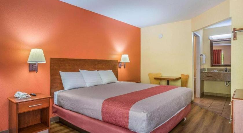 Rodeway Inn & Suites Macon Exteriér fotografie