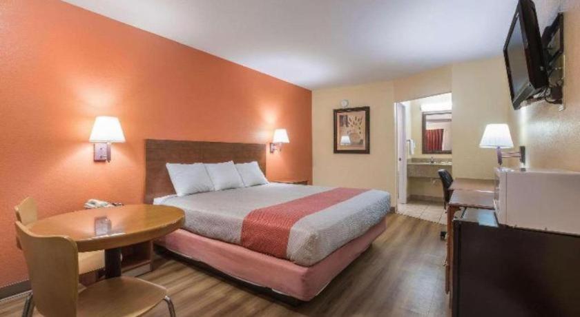 Rodeway Inn & Suites Macon Exteriér fotografie